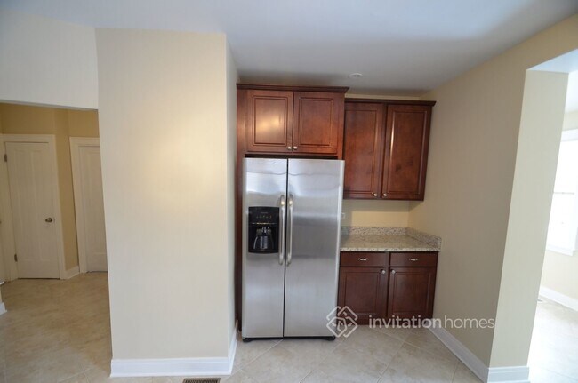 Building Photo - 3011 N Marmora Ave