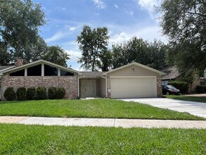 Building Photo - 1318 Pinecroft Dr