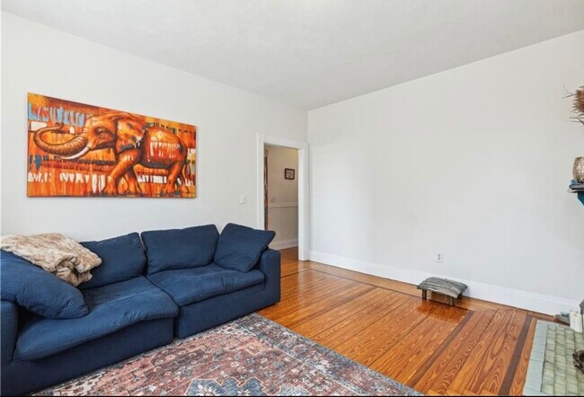 Sala de estar - 42 Cypress St