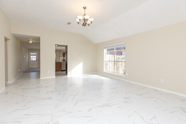 Foto del edificio - 3422 Keygate Dr