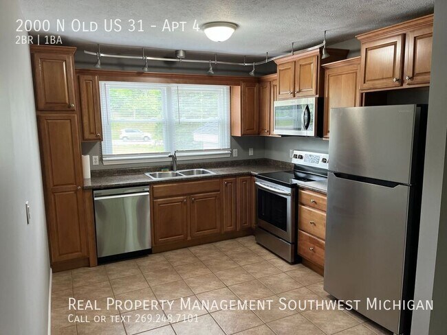 Foto del edificio - 2000 US-31