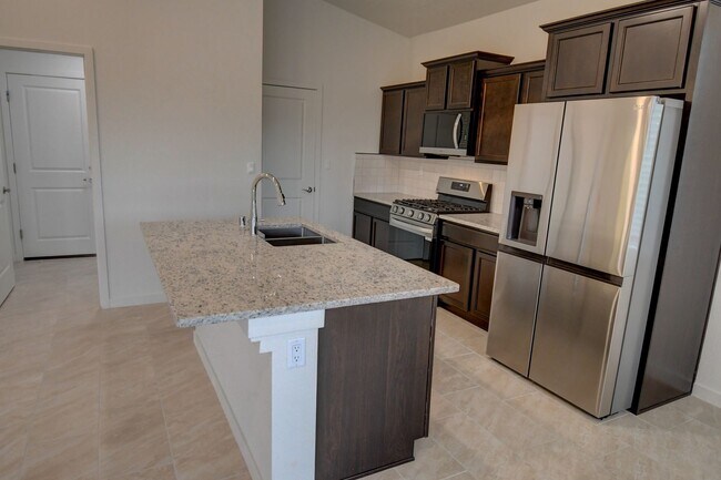 Building Photo - New Twilight Home
