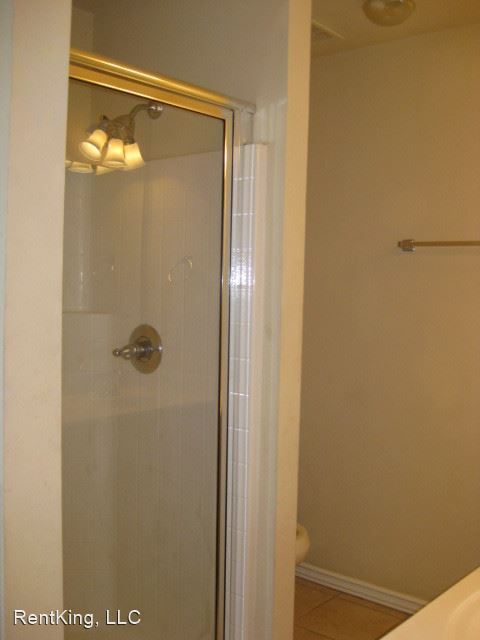 Building Photo - 4 br, 2 bath House - 905 Eagle Cliff Dr