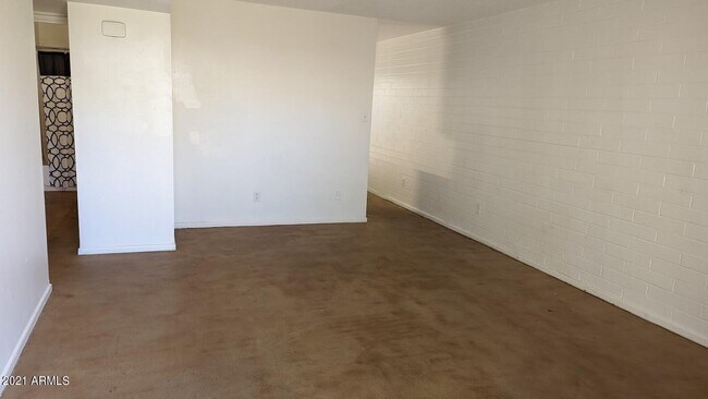 Building Photo - 1317 E Carol Ave