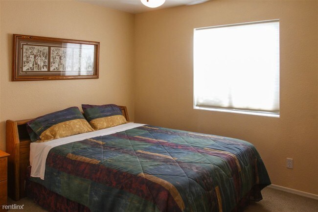 Foto del edificio - 541 McCulloch Blvd S