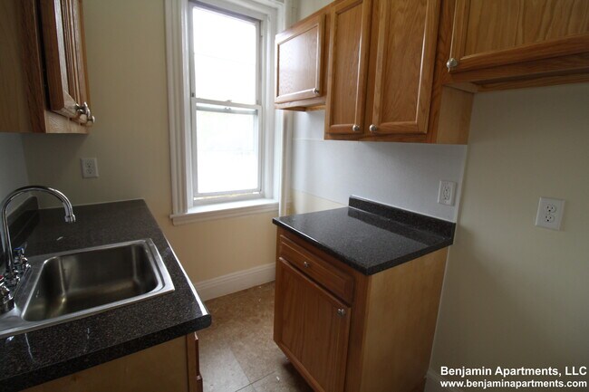 Building Photo - 450 Boylston St