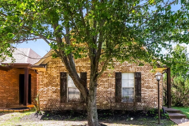 Building Photo - 6885 Lagrange Grove Dr