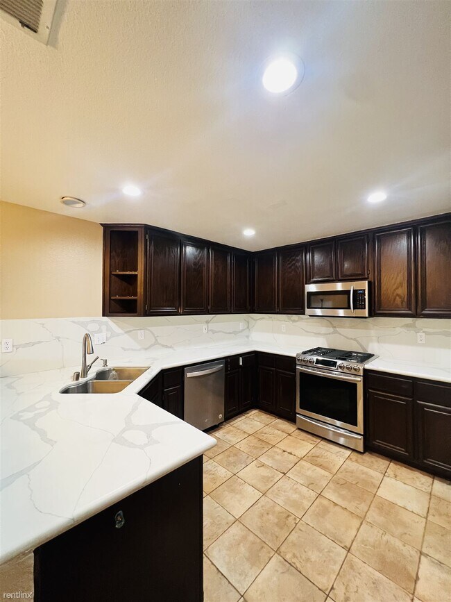 Foto del edificio - 3 br, 2.5 bath Townhome - 209 Plumpointe Lane