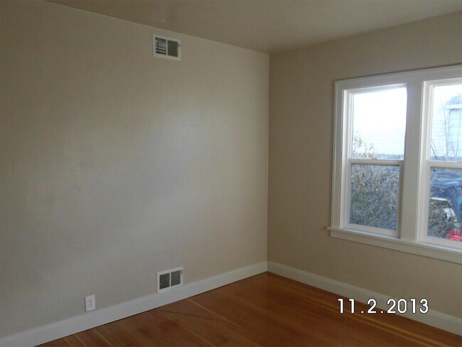Building Photo - 166 N 500 W