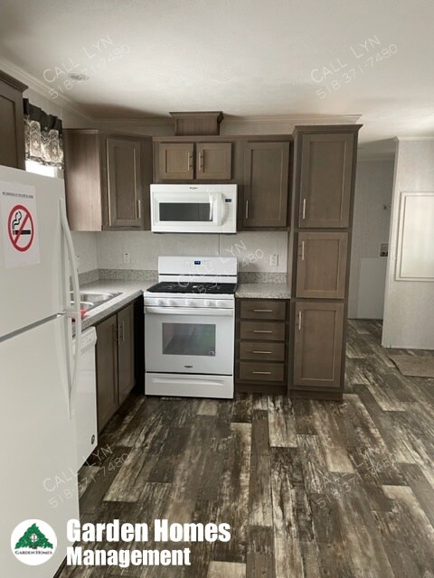 Primary Photo - 230 Halfmoon Cir