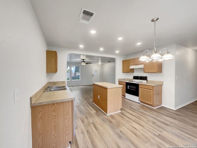 Foto del edificio - Charming 3 Bedroom 2 Bath home in Northeast Crossing.