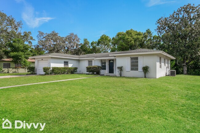 Building Photo - 6939 Pinehurst Dr