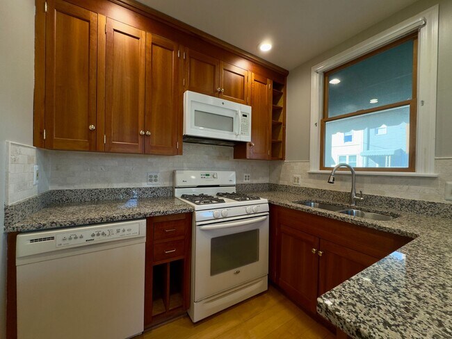 Foto del edificio - Charming 2Bed/1.5Bath Townhome in Locust P...