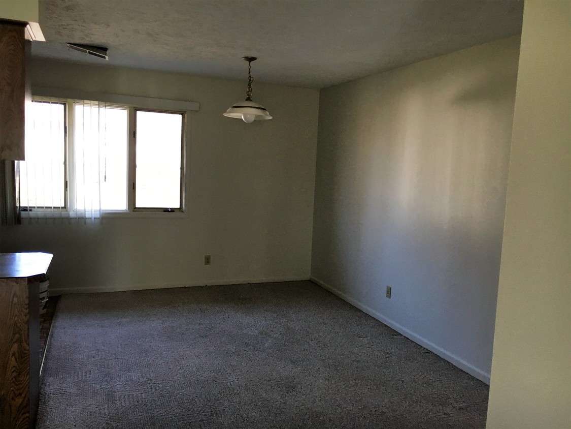 kitchen area - 109 E 10th St