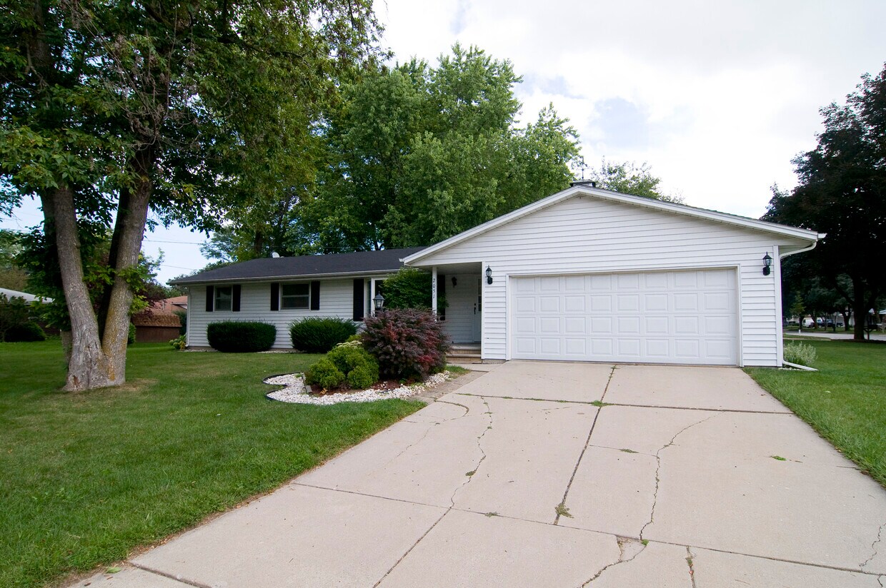 2051 Marlee Ln, Green Bay, WI 54304 House Rental in Green Bay, WI