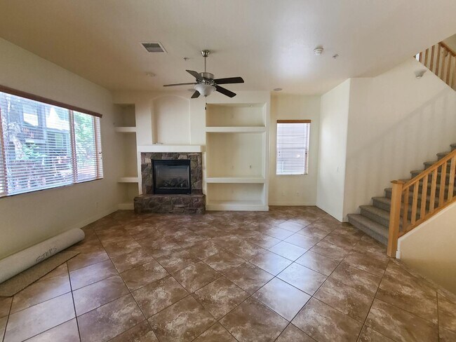 Foto del edificio - 1021 E Sterling Ln