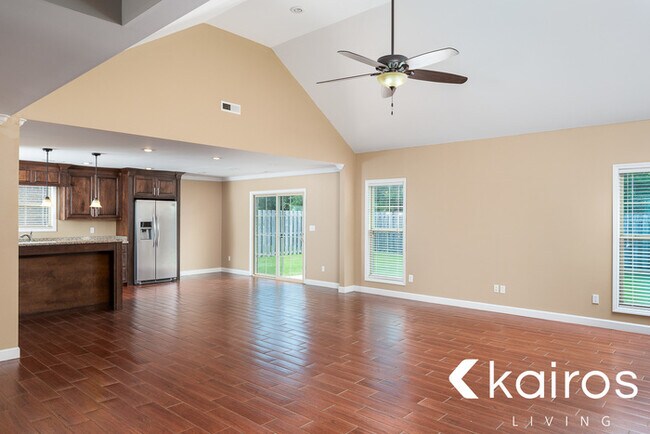 Building Photo - 246 Camelot Way