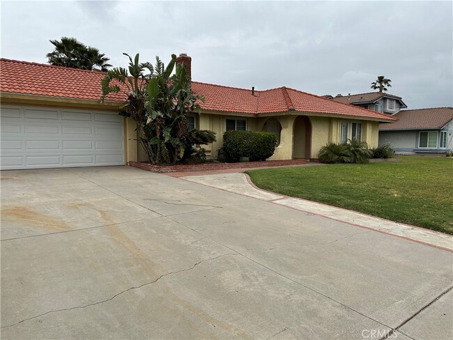 Building Photo - 562 W Casmalia St