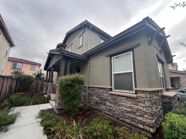 Building Photo - 4-Bedroom Craftsman for Rent!