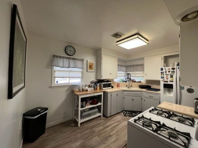 Building Photo - GREAT NEIGHBORHOOD ON A QUIET CUL-DE-SAC 4...