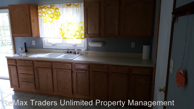 Foto del edificio - 3 br, 1 bath House - 115 Almond