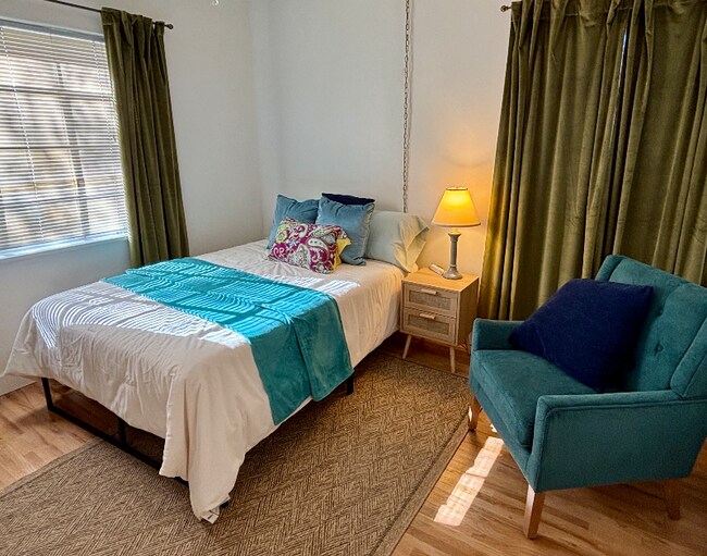 Foto del edificio - 700 N Monterey Ave