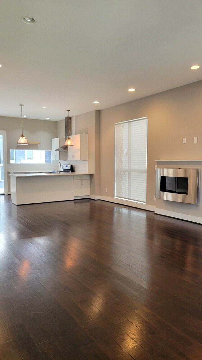 Building Photo - 3 Story home with 3 separate outdoor livin...