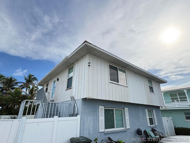 Foto del edificio - 1811 Melaleuca Dr