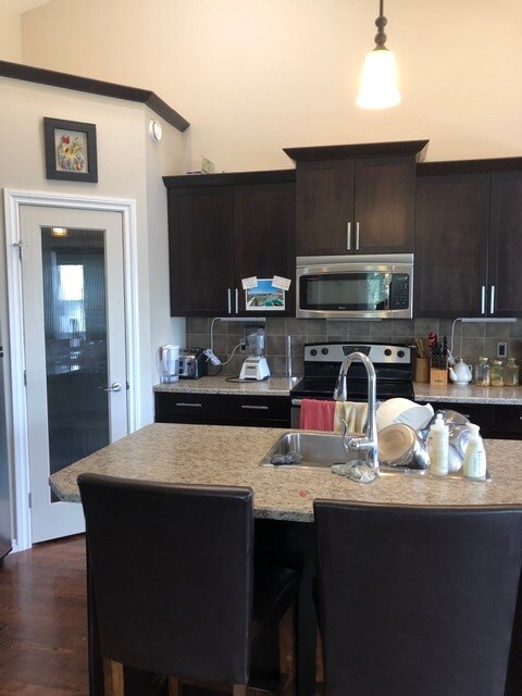 Photo du bâtiment - 3 Bed 2 Bath Unit in Odls, AB