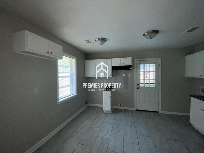 Building Photo - 3820 Emerson Ave