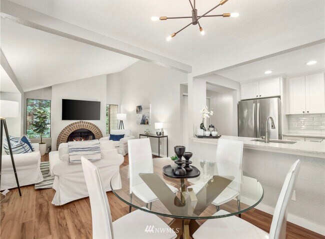 Foto del edificio - 705 143rd Ave NE