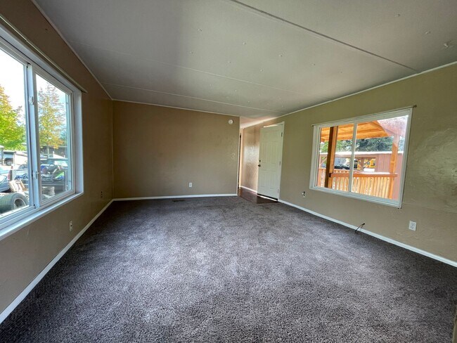 Foto del edificio - 2 bedroom 2 bath mobile walking distance to restaurants and stores