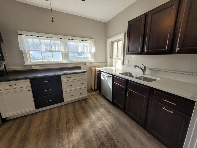 Building Photo - 55 N Church St