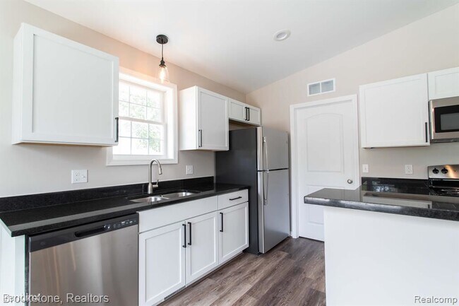 Building Photo - 3 br, 2 bath House - 74630 Fulton Street