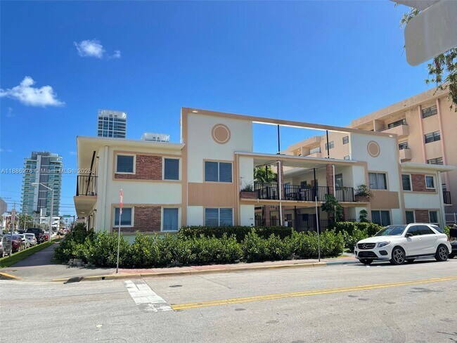 Foto del edificio - 6895 Byron Ave