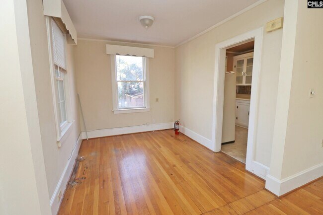 Building Photo - 1600 Maple St