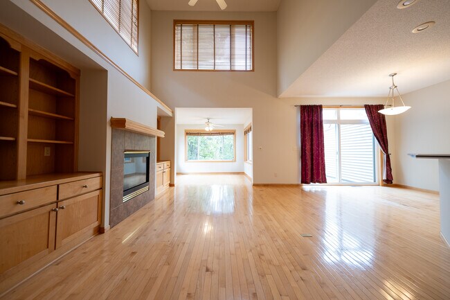 Foto del edificio - 591 Crane Creek Ln