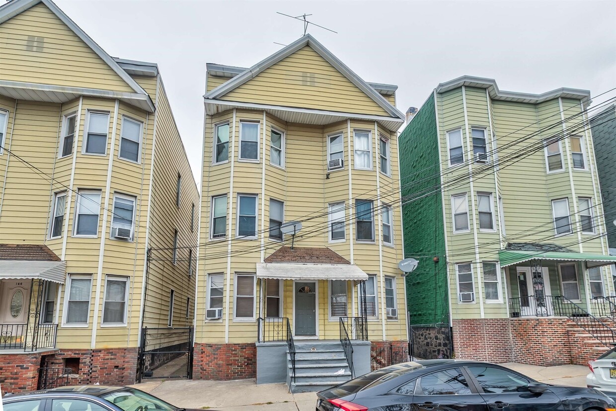 Foto principal - 164 Highland Ave