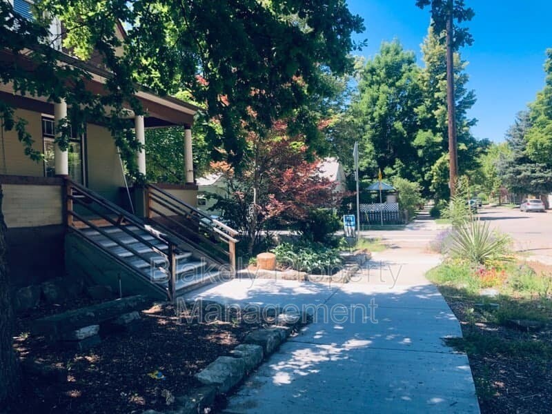 Foto principal - 823 W Resseguie St