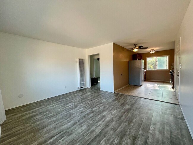 Building Photo - Gorgeous 2 Bedroom 1 Bathroom Condo in the...