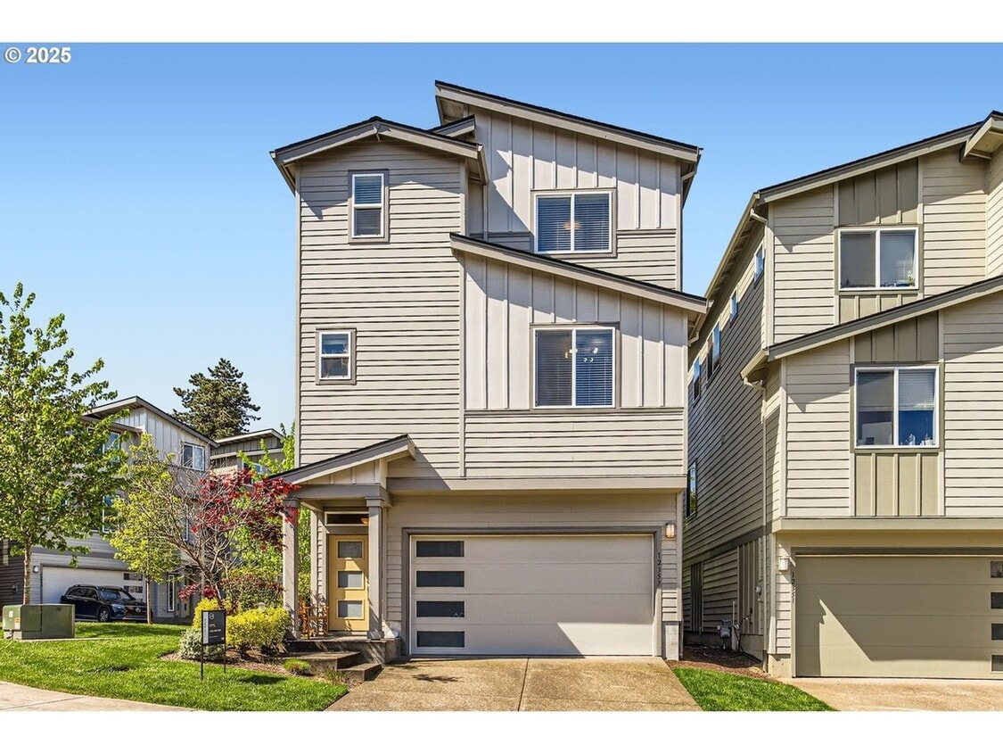 Primary Photo - Modern Comfort in Happy Valley – 3BD/2.5BA...
