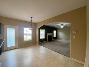 Building Photo - 118 Broomsedge Ln