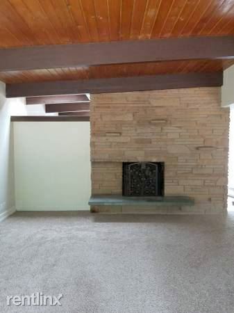 Building Photo - 15242 Greenwood Ave N
