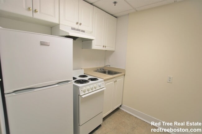 Building Photo - 62 Boylston St