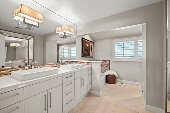 Building Photo - 118 Coronada Cir