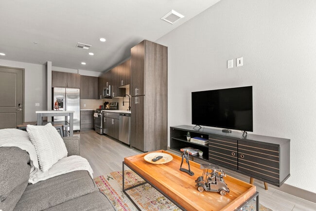 Building Photo - 400 N 2nd Ave