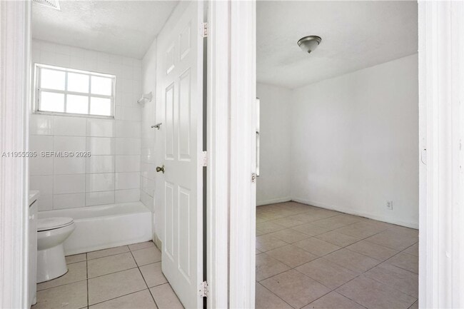 Building Photo - 415 NW 60th Way