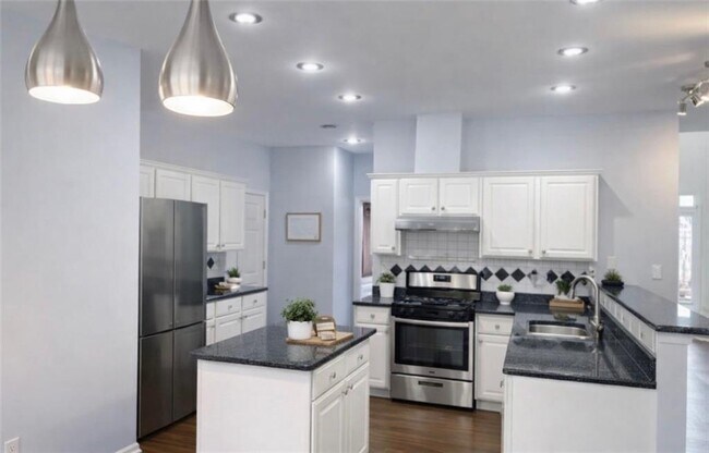 Foto del edificio - 420 Ruby Forest Pkwy