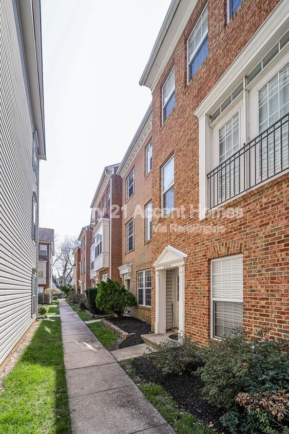 Primary Photo - 2337 Huntington Station Ct