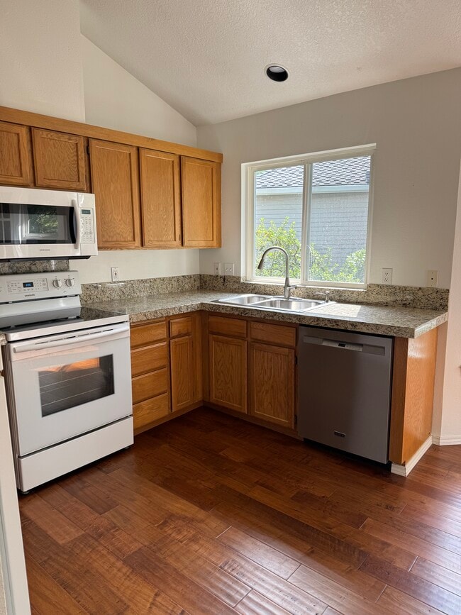 Building Photo - 15325 SW Widgeon Ct